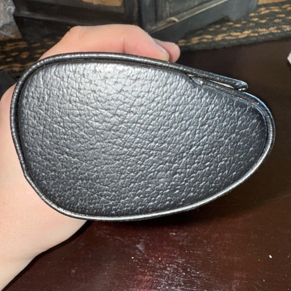 Burberry sunglasses case - Picture 5 of 5